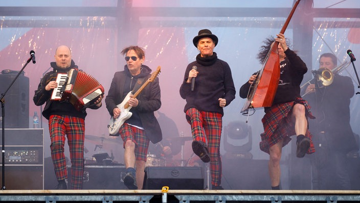 Die Band Brings bei einem Auftritt auf der Bühne