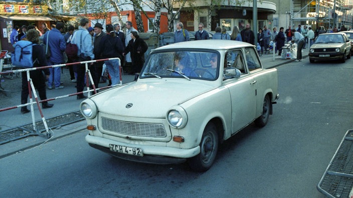 Trabi am Grenzübergang von Ostberlin nach Westberlin