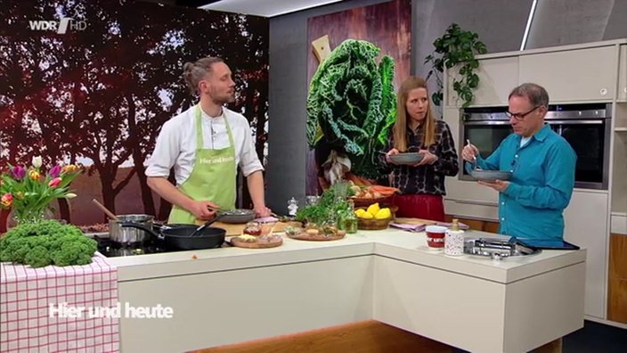 Grünkohl-Bouillon-Kartoffeln mit Röstzwiebeln und Spiegelei