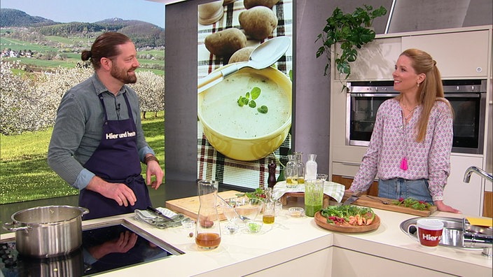 Olaf Baumeister und Miriam Lange in der Küche von Hier und heute