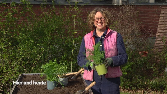 Anja Klein im Hier und heute-Garten.