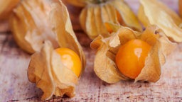 Mehrere reife Physalis.