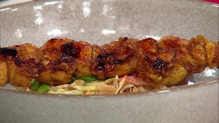Saté-Hähnchenspieße mit asiatischem Krautsalat