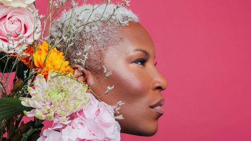 LiV Warfield