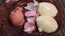 Variation aus Rosenblüten und Honigmousse
