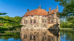 Die münsterländische Wasserburg Burg Vischering bei Lüdinghausen