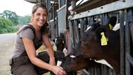 Carina Bürgers mit ihren Kühen. 