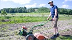 Melvin Berger bei der Arbeit auf dem Feld. 