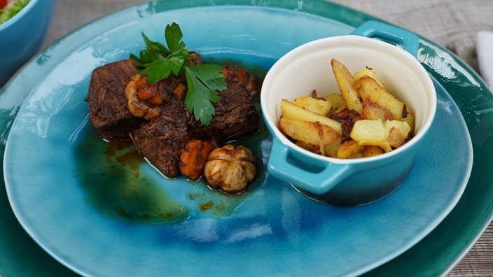 Nicole Nassirys Boeuf Bourguignon mit Bratkartoffeln.