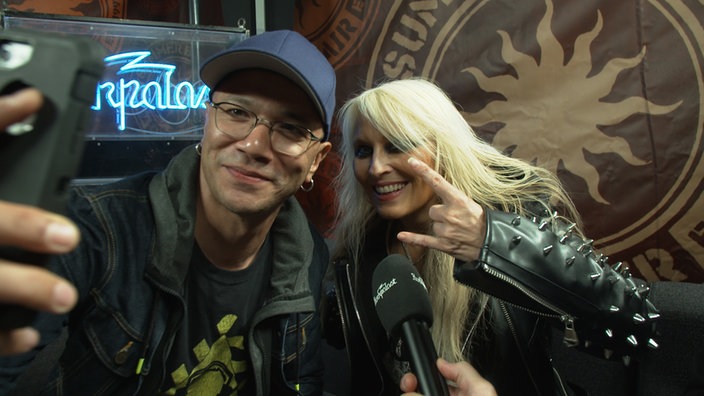 Doro backstage mit Danko Jones beim Summer Breeze 2018