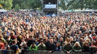 Fans vor der Bühne auf dem Haldern Pop Festival