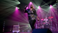 LiV Warfield