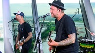 Massendefekt: Corona Session auf dem Rheinturm in Düsseldorf