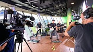 Massendefekt: Corona Session auf dem Rheinturm in Düsseldorf