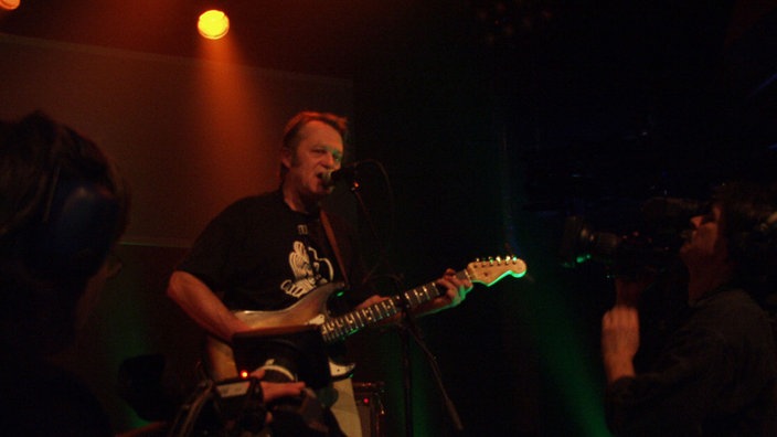 Sänger der Band "Guru Guru" mit Gitarre.