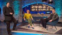 Moderator Torsten Sträter (l.) und seine Gäste: Moderatorin Bettina Böttinger und Schauspieler Ralf Moeller.