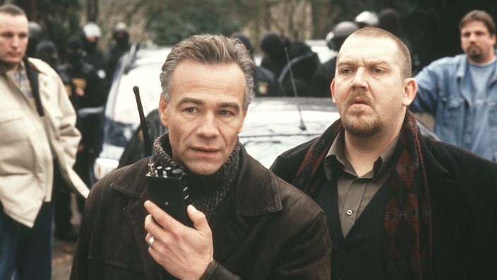 Kommissar Max Ballhauf (Klaus Johannes Behrendt) und Kommissar Freddy Schenk (Dietmar Bär). 