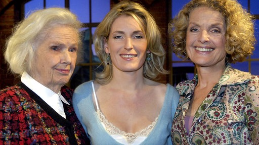 Elisabeth, Witwe von Dirigent Wilhelm Furtwängler, Maria Furtwängler und Kathrin Ackermann, Schauspielerinnen.