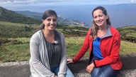 Tamina Kallert (r) mit Wanderführerin Tanja Hausmann auf der Insel Pico 