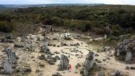  Im geheimnisumwitterten Steinwald Pobiti Kamani sucht Tamina Kallert den Stein der göttlichen Liebe.