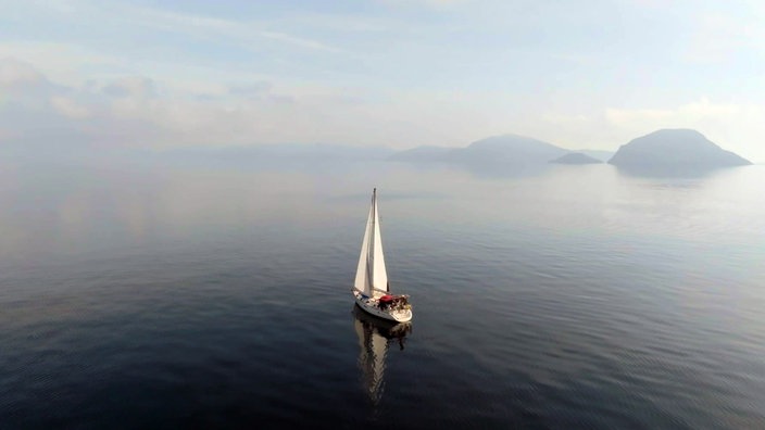 Ein Segelboot im Meeres-Nationalpark Alonissos