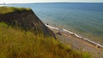 Schräg abfallende Küste an der Ostsee