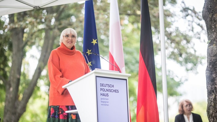 Gedenkveranstaltung zum 84. Jahrestag des Überfalls auf Polen am Ort der ehemaligen Krolloper mit der Bundesbeauftragten für Kultur und Medien Claudia Roth.