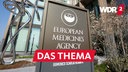 Vor dem Gebäude der Europäischen Arzneimittelagentur (EMA) weist ein Schild auf den Sitz der EMA hin