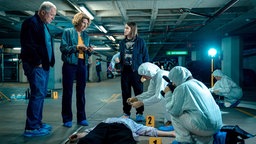 Harald Krassnitzer (Moritz Eisner, l-r), Adele Neuhauser (Bibi Fellner) und Christina Scherrer (Meret Schande) in einer Szene vom "Tatort: Deine Mutter" (undatierte Filmszene). 