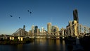 Das Bild zeigt die Skyline Brisbanes.