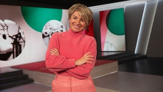 Sabine Heinrich steht im Frau TV Studio