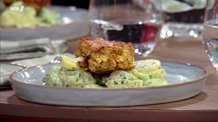 Schnelle Veggie-Frikadellen mit grünem Kartoffelsalat