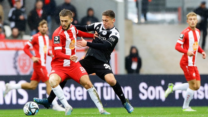 Essens Torben Müsel im Zweikampf