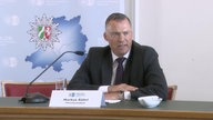 Markus Röhrl (Polizeipräsident) bei der Pressekonferenz zum Anschlag in Solingen