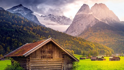 Eine Hütte in den Alpen.