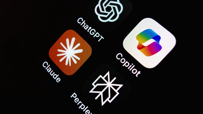 Icons für die Apps von ChatGPT, Copilot, Claude und Perplexity