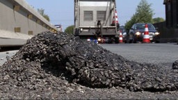 Dauerstau: Straßenschaden blockiert A40