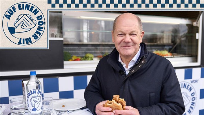 Olaf Scholz mit einem Döner 