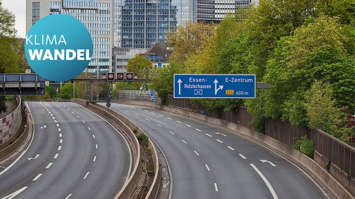 Eine leere Autobahn 