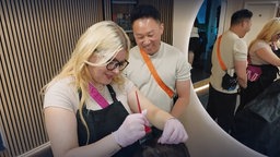 Friseur-Azubi Denise und Ausbilder André | Bildquelle: WDR Friseur-Azubi Denise und Ausbilder André
