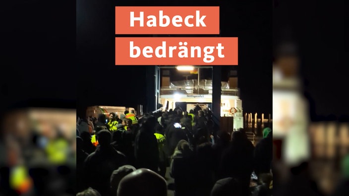 Bauern hindern Minister Habeck am Verlassen einer Fähre