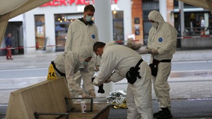 Spurensicherung nach der Bluttat am Jahnplatz in Bielefeld