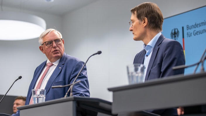 Karl-Josef Laumann (CDU), Landesgesundheitsminister aus Nordrhein-Westfalen bei einer Pressekonferenz zur Bund-Laender-Arbeitsgruppe fuer die Krankenhausreform am 01. Juni 2023 im Bundesgesundheitsministerium in Berlin.