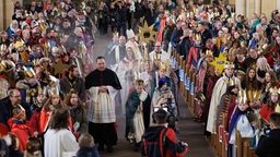 Prozession der Sternsinger im Paderborner Dom