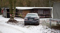 30.01.2019, NRW Lügde: Ein Polizeiabsperrband hängt auf dem Campingplatz Eichwald. 