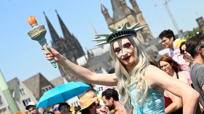 Kostümierte  Teilnehmer beim CSD in Köln