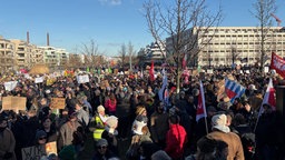 Hunderte demonstrieren in Essen gegen Rechts