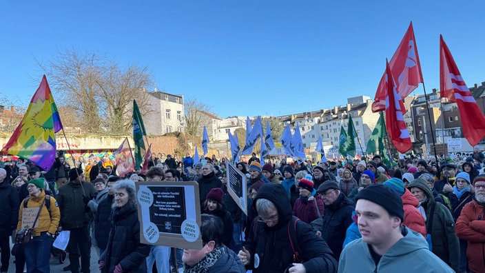 Demonstranten ziehen durch Aachen