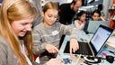 Kinder bei einem KI-Workshop im Deutschen Museum Bonn
