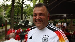 Biercafé Besitzer in Dortmund vor dem EM-Spiel
